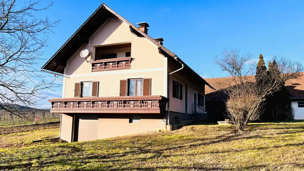 Haus in idyllischer, ruhiger Lage mit großem Nebengebäude und Ausbaumöglichkeiten!