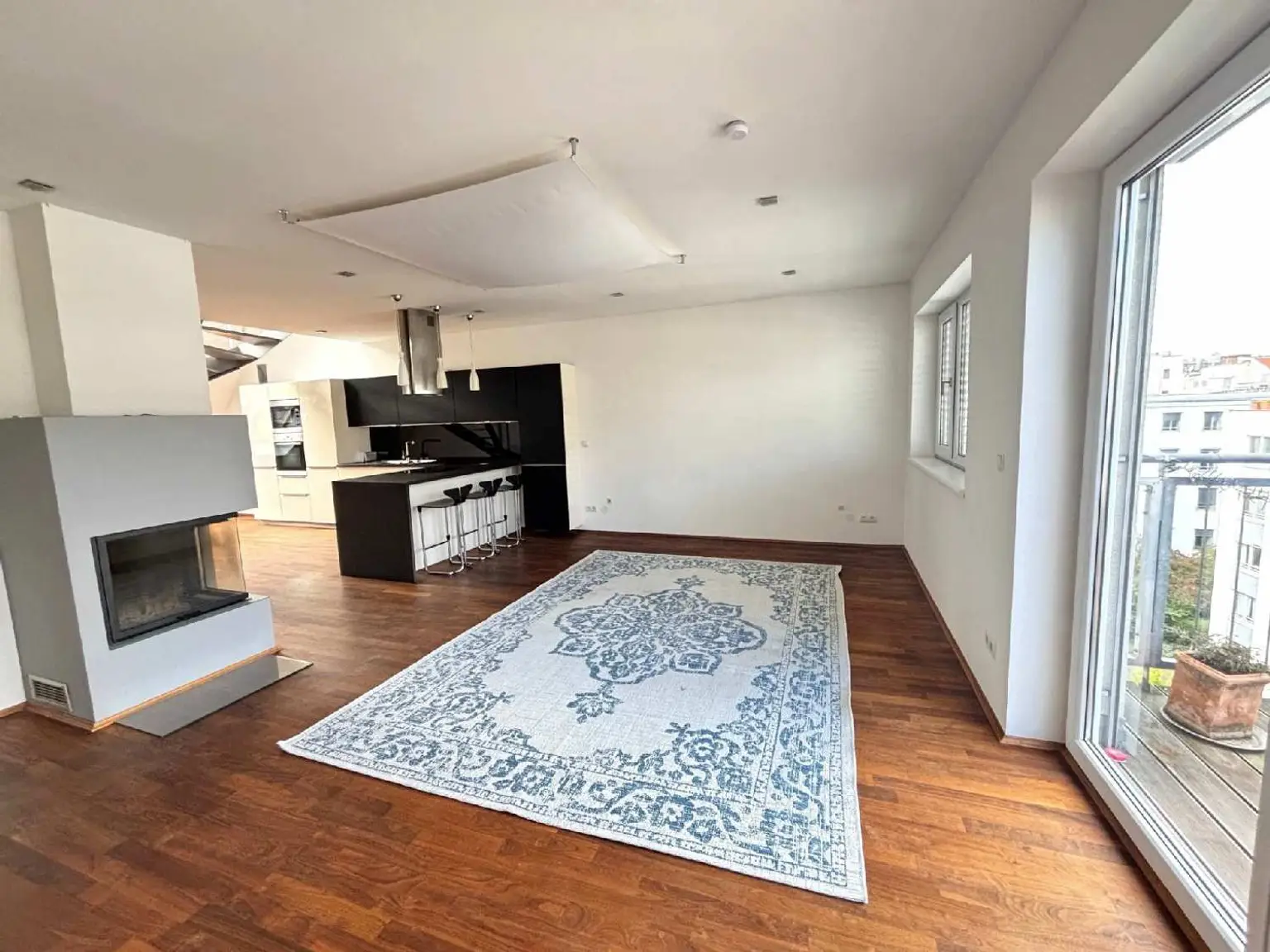 Traumhafte Dachmaisonette mit 2 Terrassen + Dachterrasse - Nähe Arenbergpark