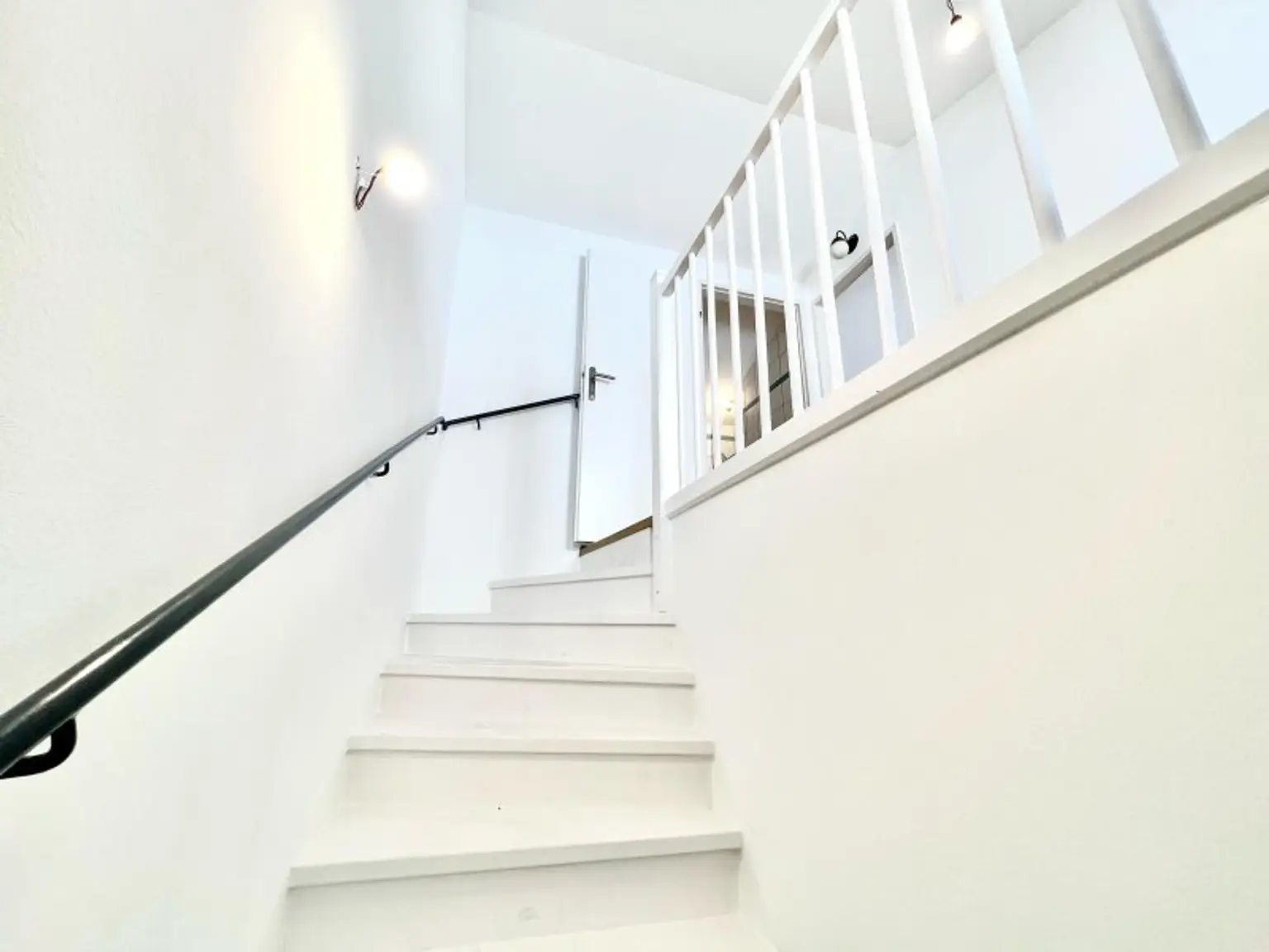 Maisonette-Traum auf zwei Ebenen – Terrasse, Galerie, Tiefgarage & perfekte Anbindung I Fernwärme  !