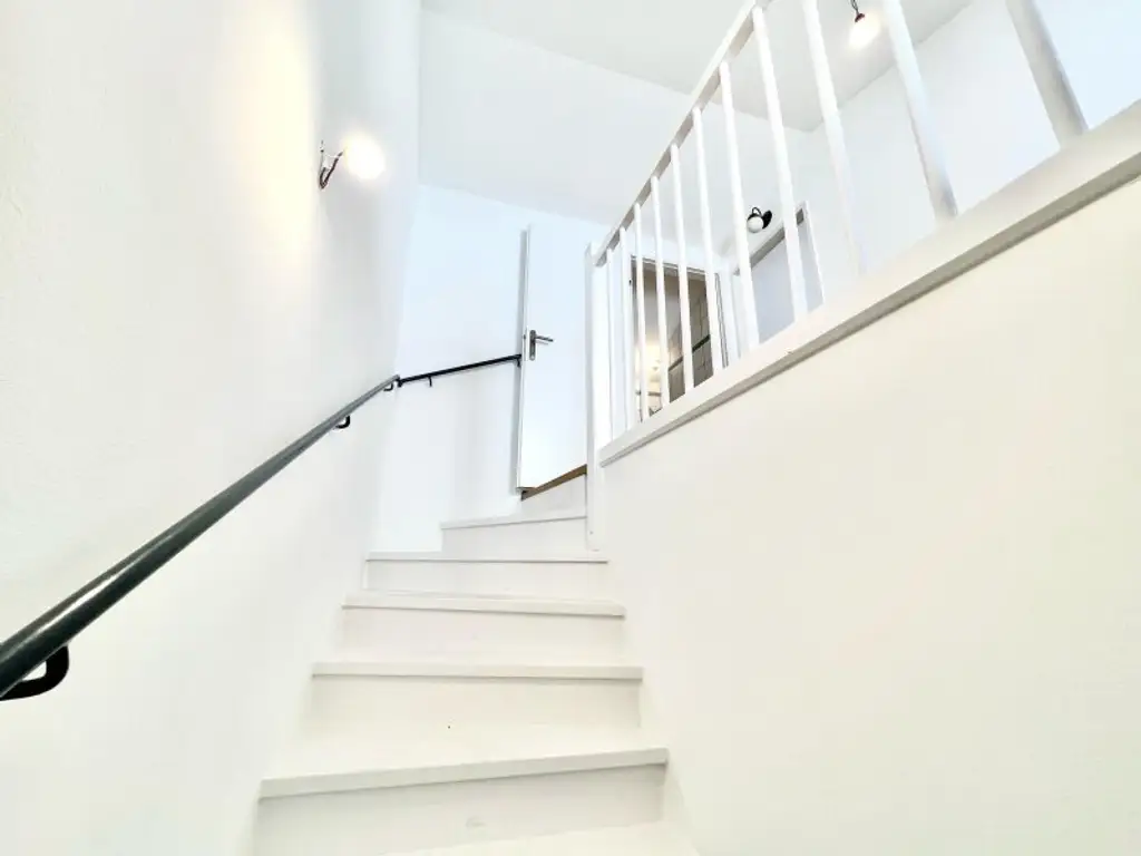 Maisonette-Traum auf zwei Ebenen – Terrasse, Galerie, Tiefgarage & perfekte Anbindung I Fernwärme  !