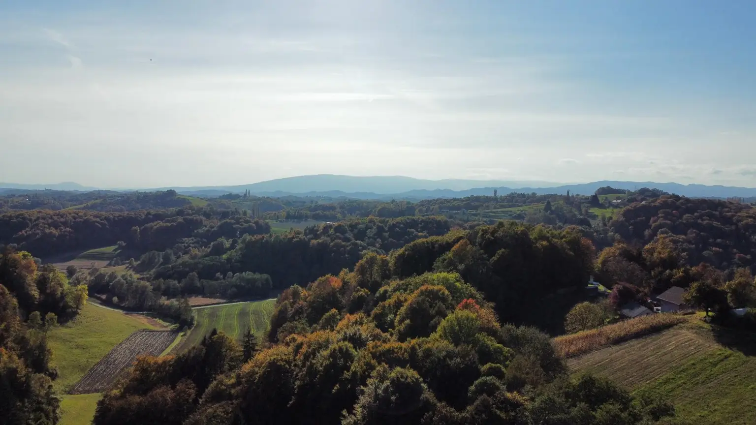 SLOWENIEN!!! Sanierungsbedürftiges Knusperhäuschen in einmaliger Aussichtslage!