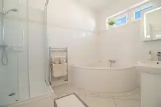 Badezimmer: KI generierte Einrichtung