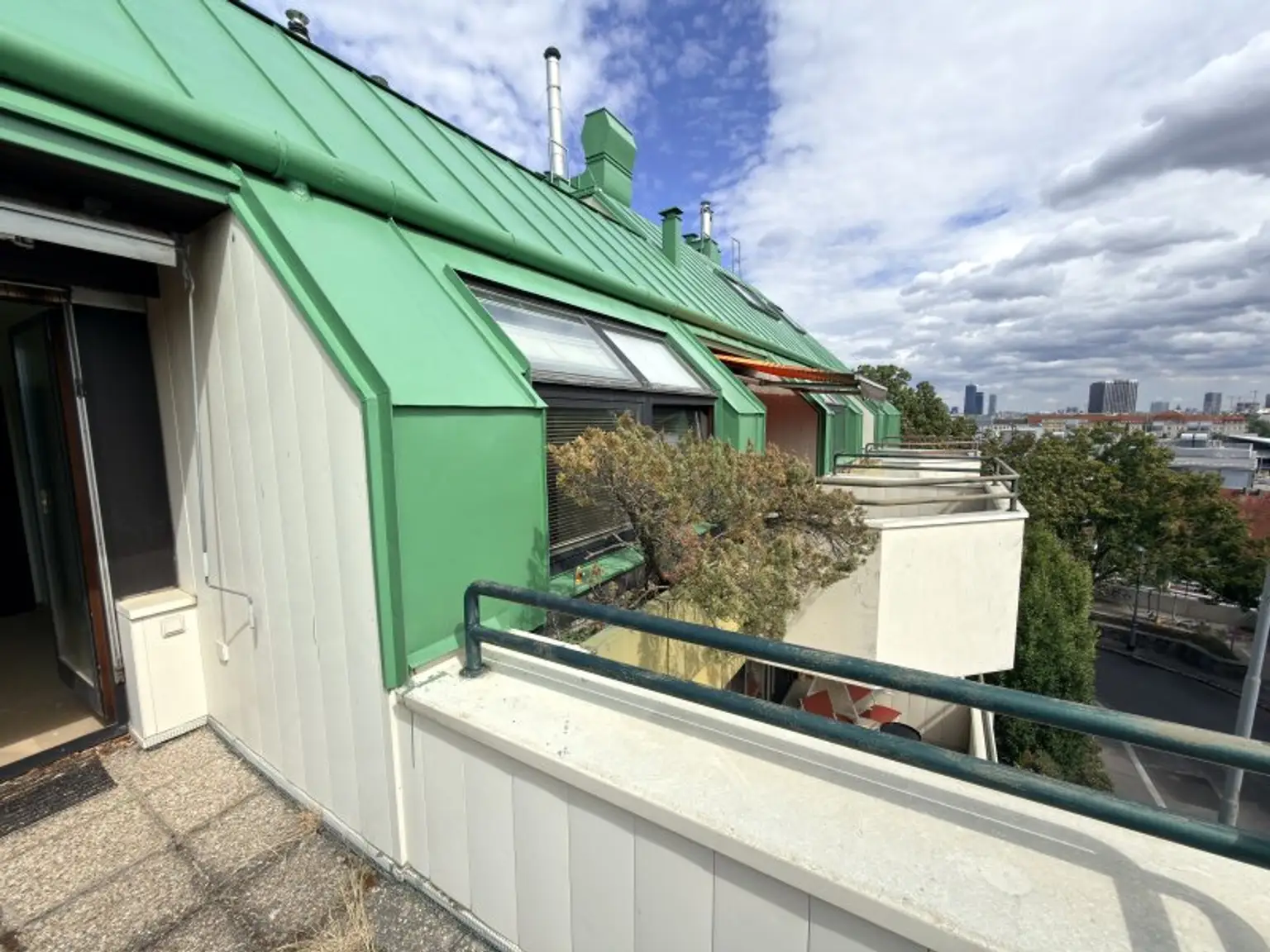 Blick von Dachterrasse Schlafzimmer zu Terrasse Wohnzimmer