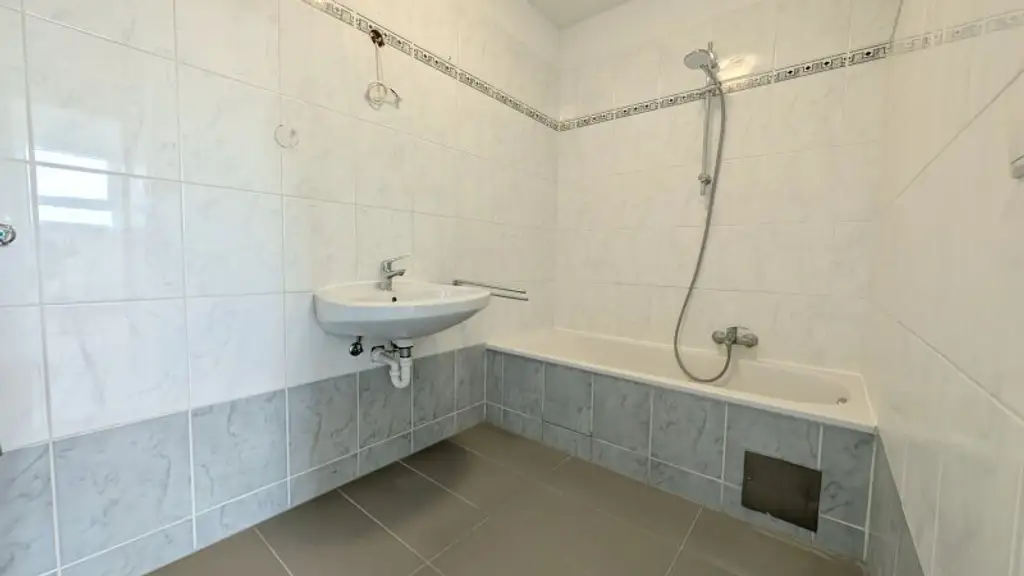 NETTES 3 ZIMMERAPARTMENT IM SPECKGÜRTEL VON WIEN - 35 ÖFFI-MINUTEN BIS WIEN ZENTRUM