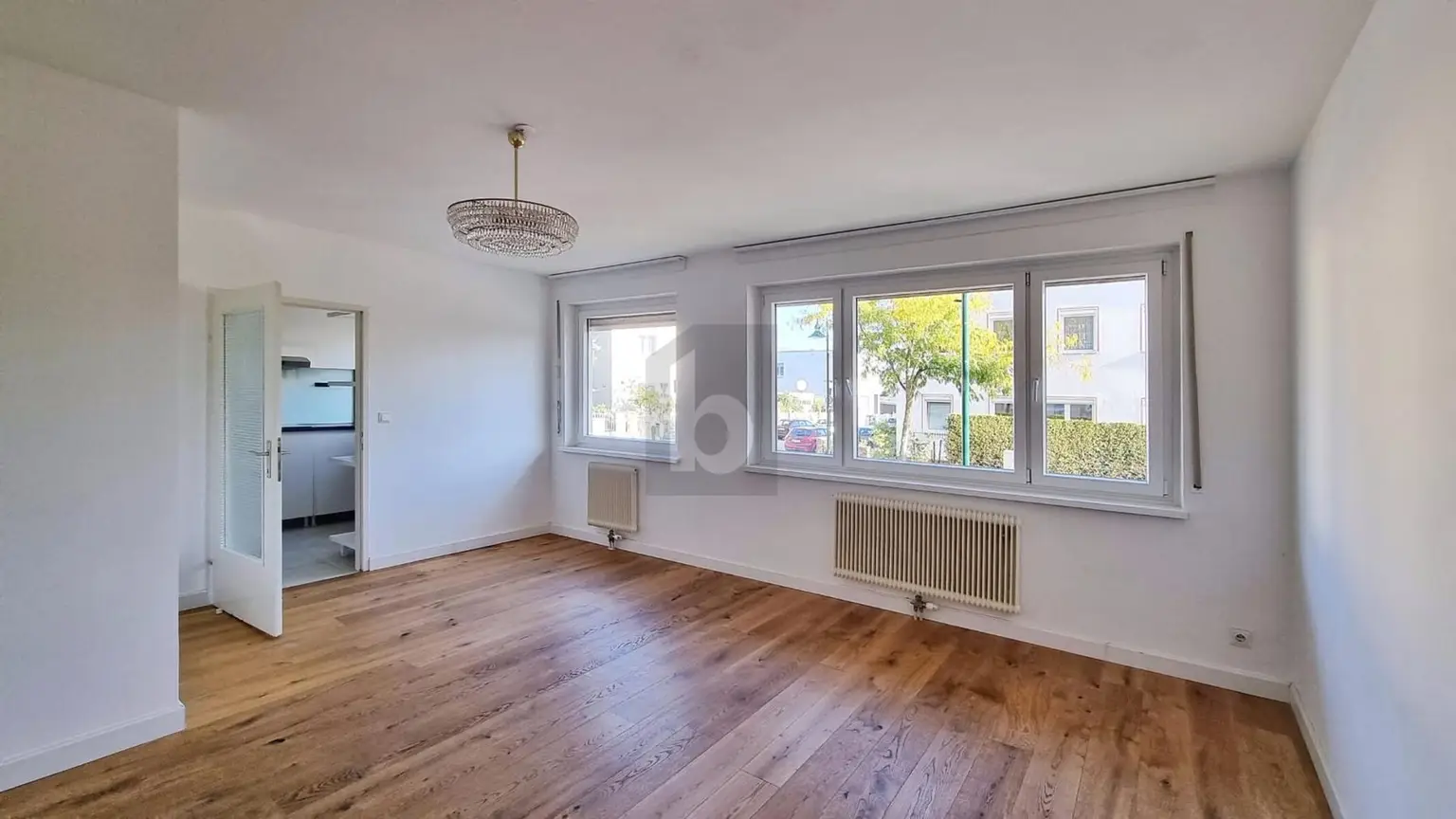 SCHÖNER FAMILIENHIT IN ZENTRALER LAGE!