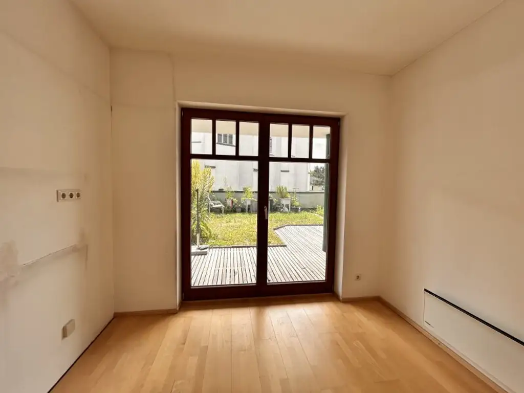 Geräumige Wohnung mit 7 Zimmern, Garten und 2 Stellplätzen bietet Platz zur Entfaltung
