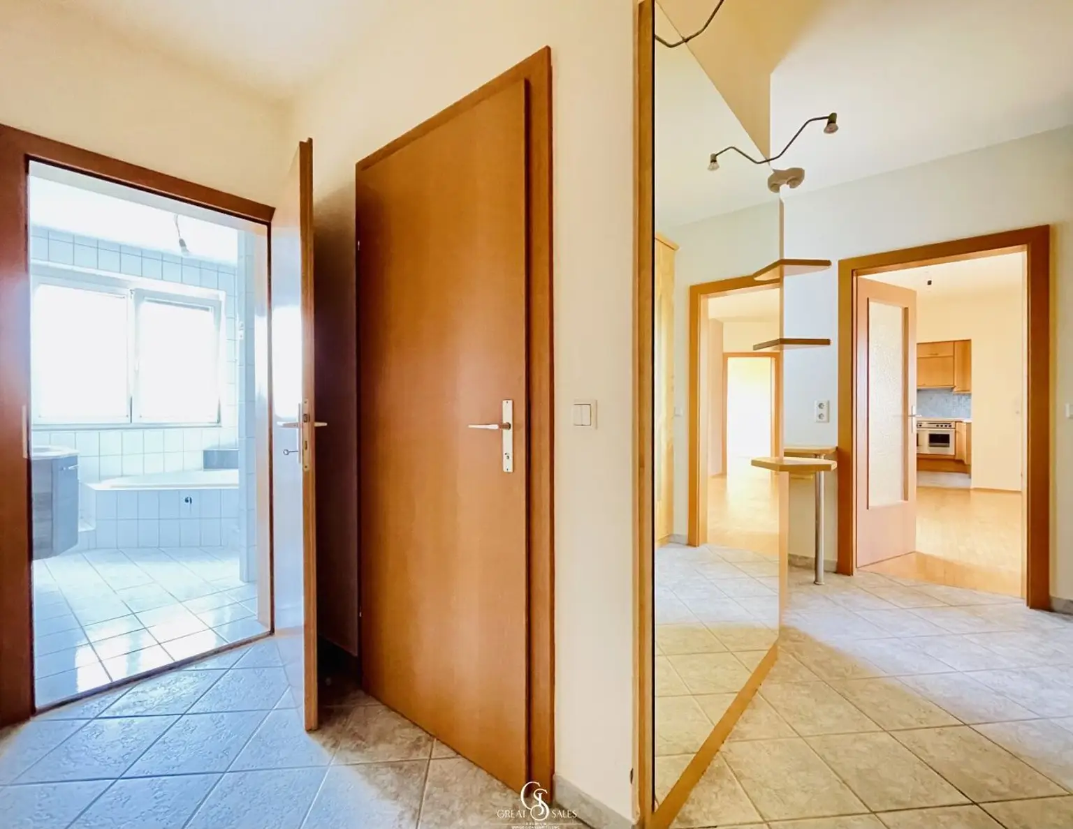 Penthouse mit 2 Dachterrassen & Tiefgarage - sonnig, ruhig & bestens ausgestattet!