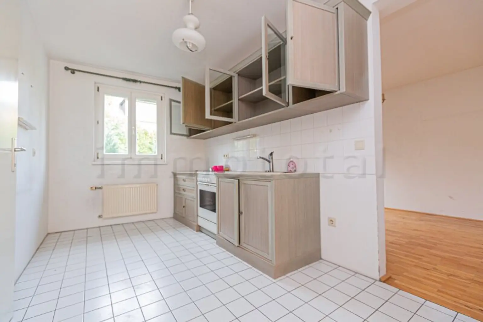 Dornbach - Pointengasse: Großzügige Terrassenwohnung mit unverbaubarem Grünblick