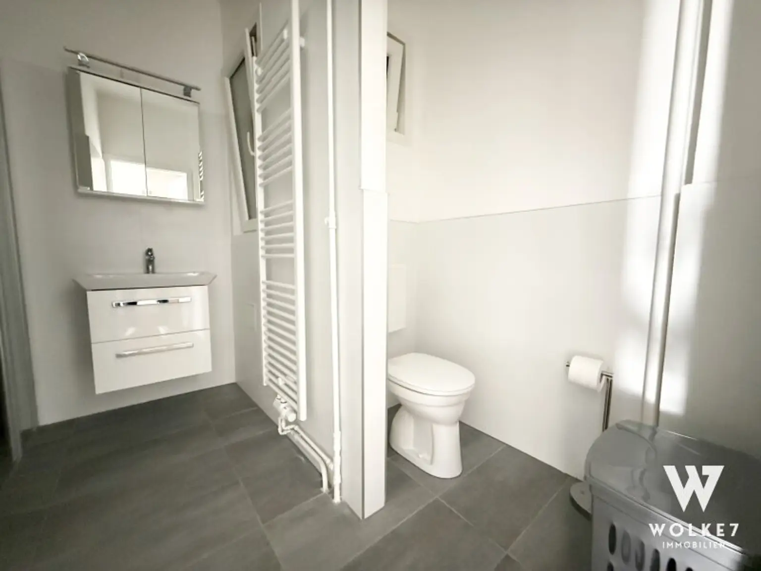 Sonnige, generalsanierte Altbau-Eigentumswohnung mit Lift im 7. Bezirk