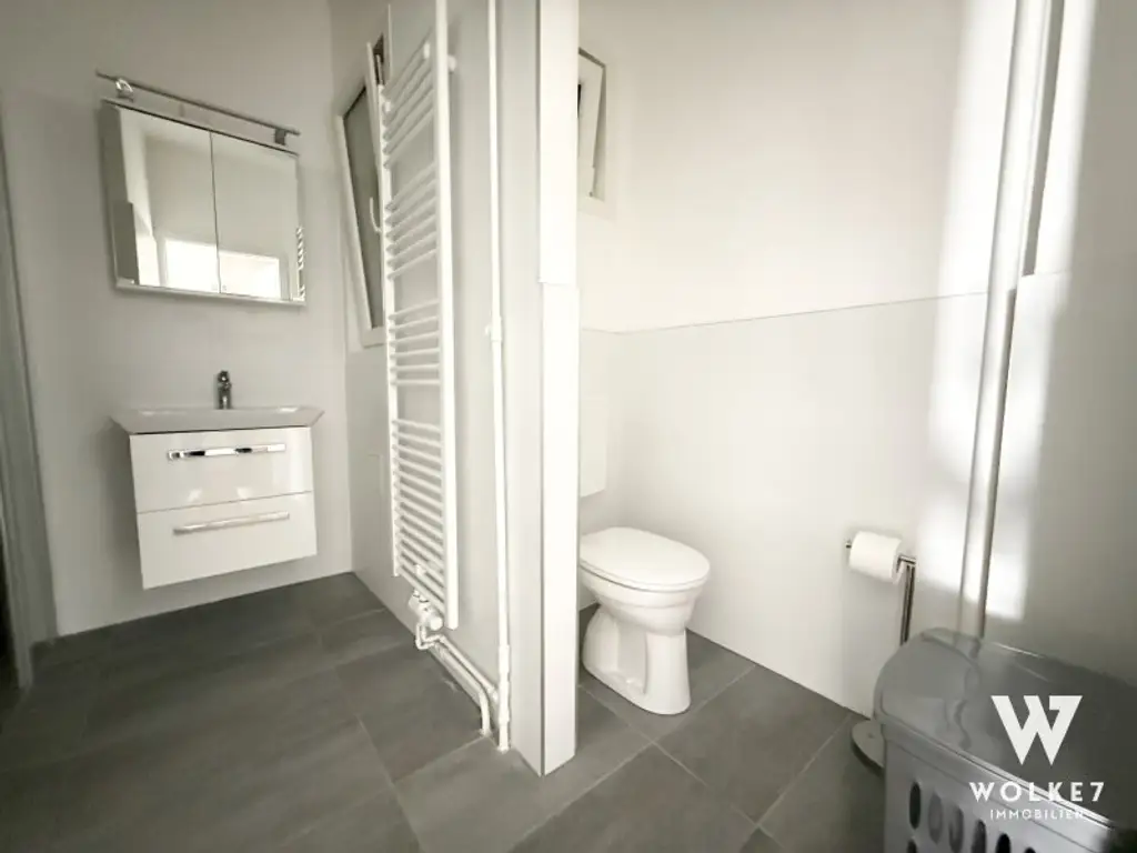 Sonnige, generalsanierte Altbau-Eigentumswohnung mit Lift im 7. Bezirk