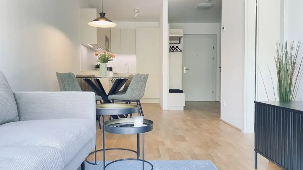 Voll Möblierte Wohnung für Kurzzeitvermietung - Moderne Zwei Zimmer Wohnung mit Balkon in Krems