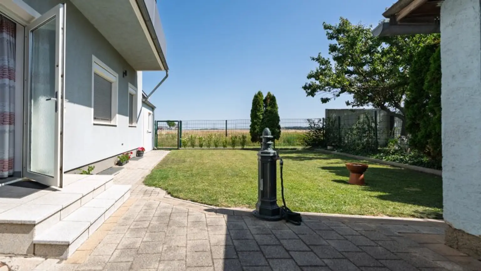 Kapitalanlage mit Potential – 2 Häuser auf Eckgrundstück mit rund 938 m² Grundstücksfläche!