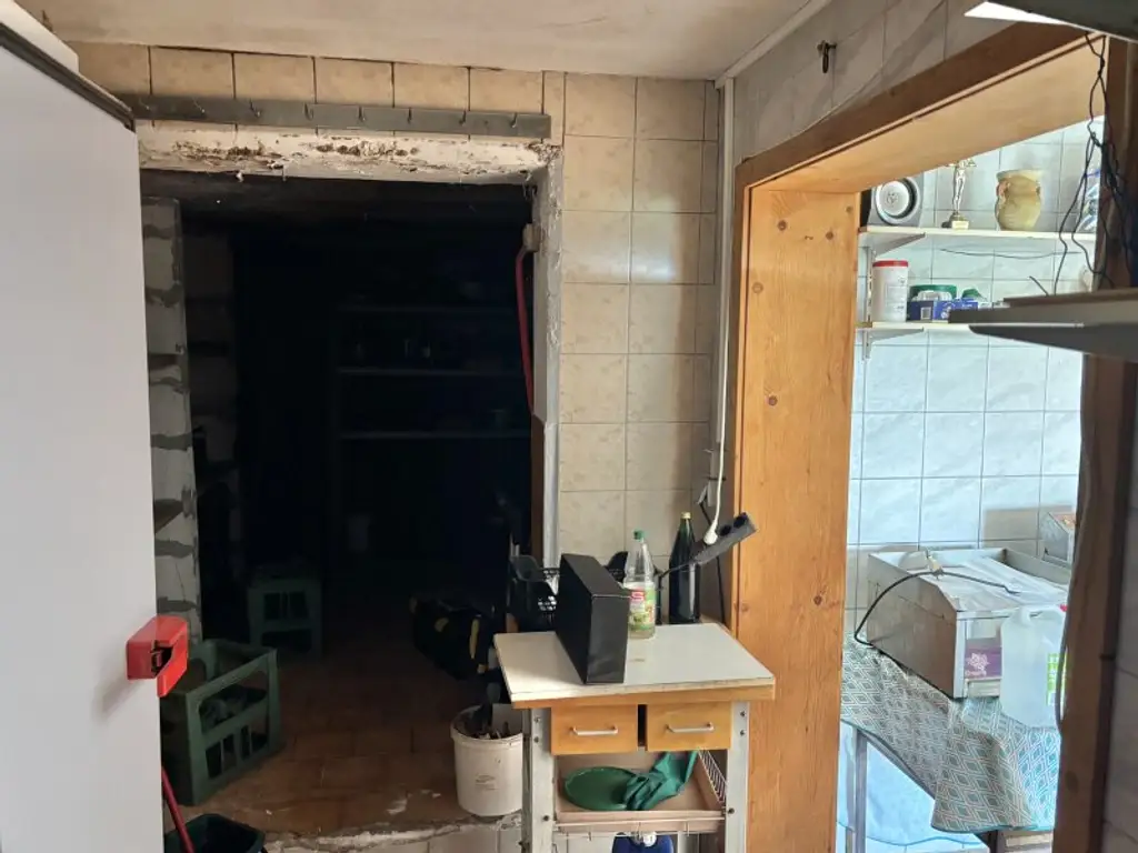 ** LEGENDE IN DER WEINIDYLLE ** D. Ehrensdorf !! Gepflegtes Haus mit ca. 245 m2 Nfl. in gediegener Ortsrandlage - Hauptwohnsitz möglich !!