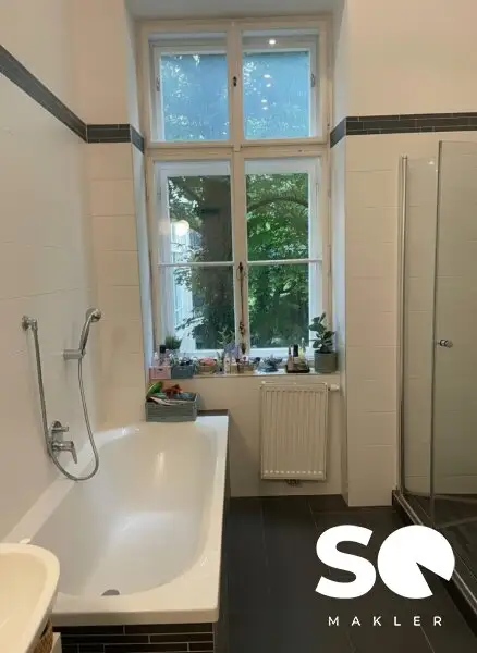 #SQ - ALTBAUCHARME IN TOPLAGE - 5-ZIMMER MIT BALKON NÄHE RATHAUS!