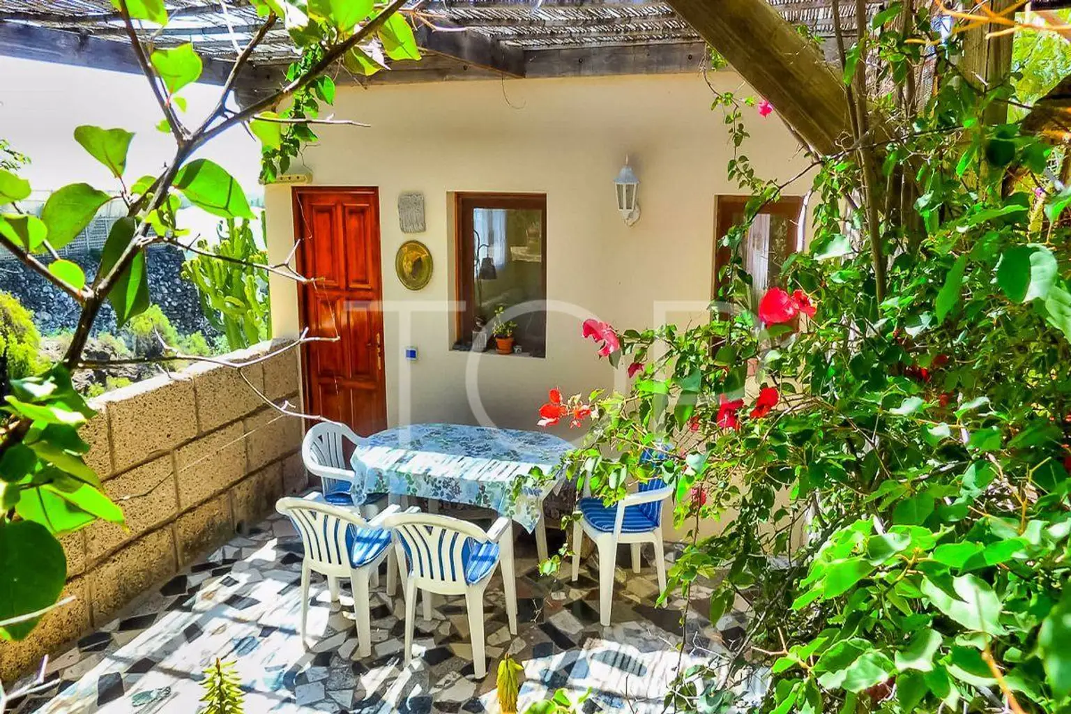 Romántica mansión con seis apartamentos en Costa de Adeje