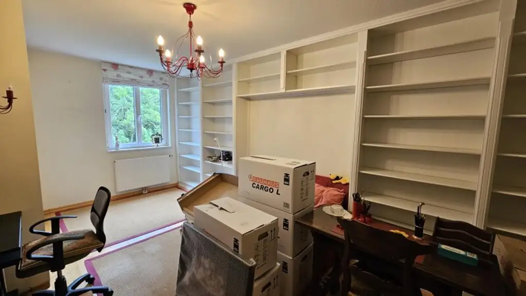 Bestaufgeteilte 99m2 Familienwohnung mit Wintergarten & Balkon ins Grüne! Toplage in Döbling!