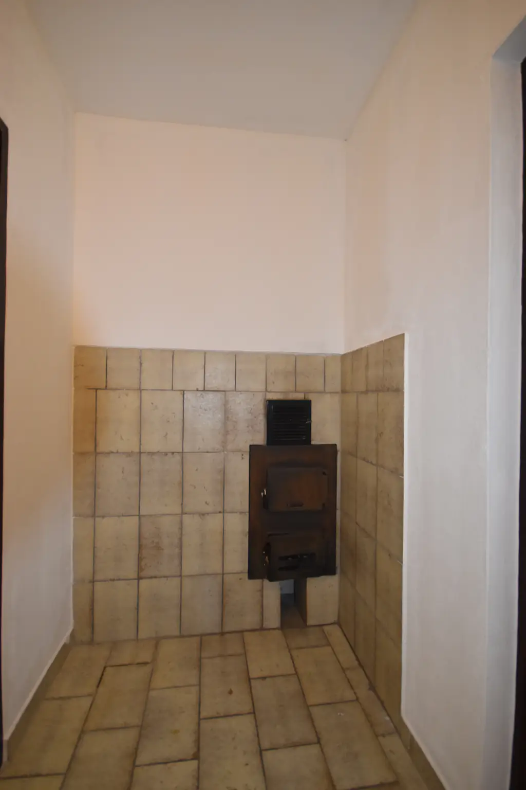 "GRÖDIG - Kleines 2 Zimmer Appartement im Dachgeschoss mit PKW-Stellplatz"
