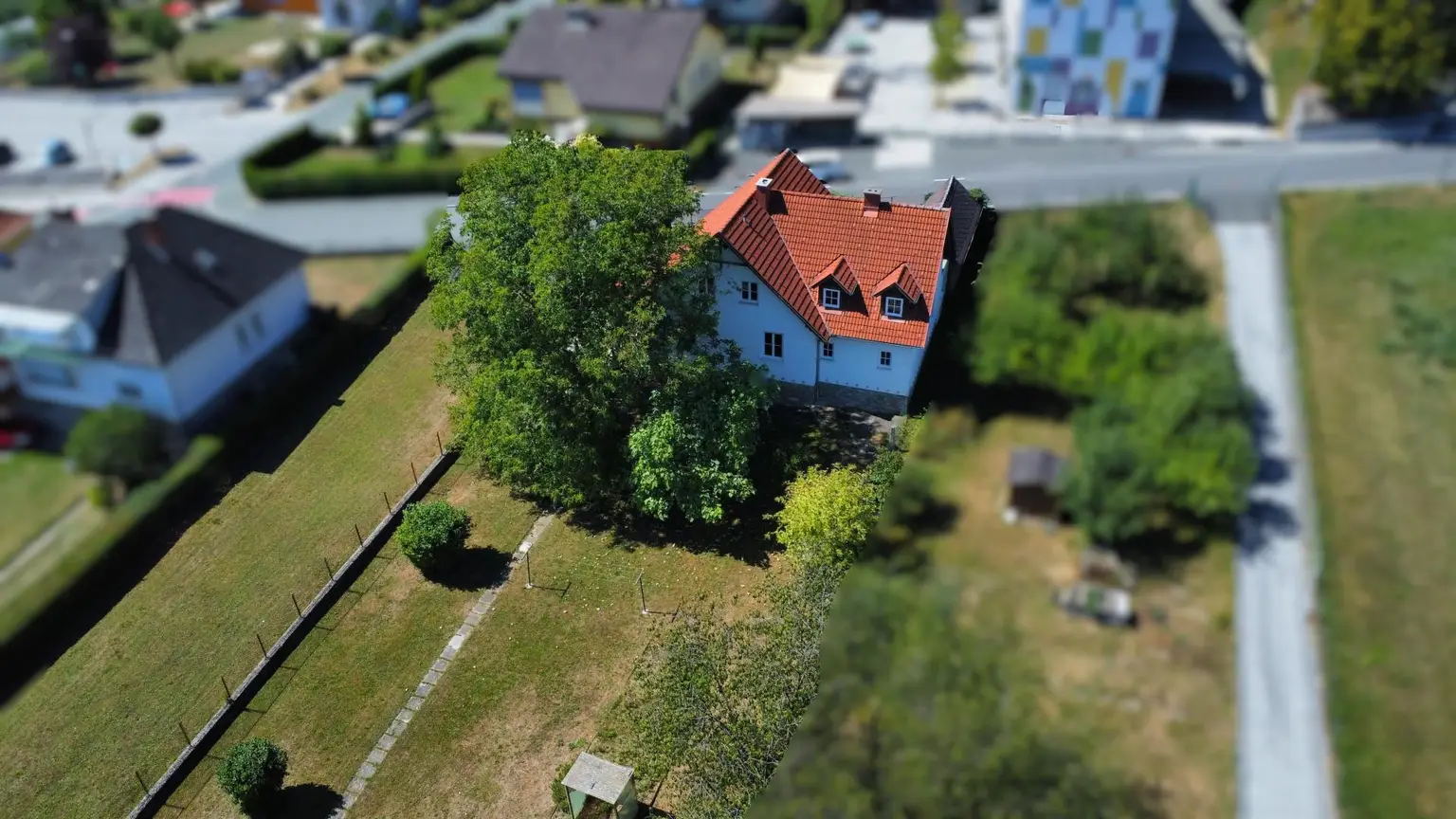 Luftbild Haus mit Grundstücken
