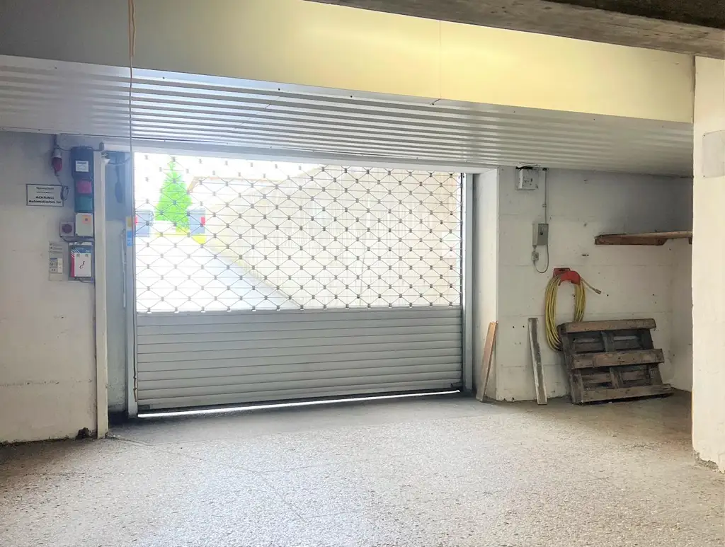 TOLLE WOHNUNG IN RUHIGER LAGE - TIEFGARAGENPLATZ INKLUSIVE