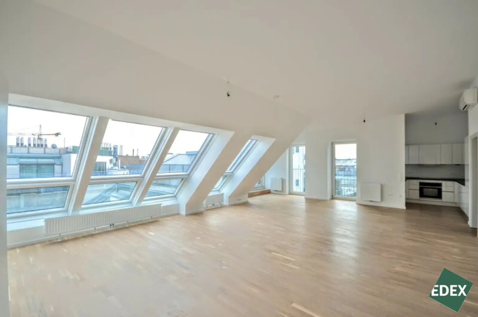 Klimatisierte 4-Zimmer-Wohnung mit Terrasse nahe der Wiener Innenstadt (optional mit PKW-Stellplatz)