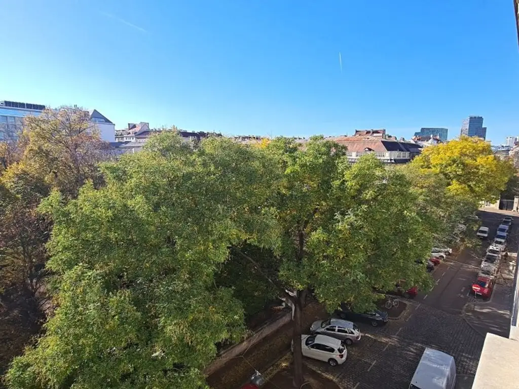 ROCHUSMARKT-NÄHE, sonnige 103 m2 Altbau, 3 Zimmer, WG-geeignet, Küche, Wannenbad, Parketten, Geusaugasse