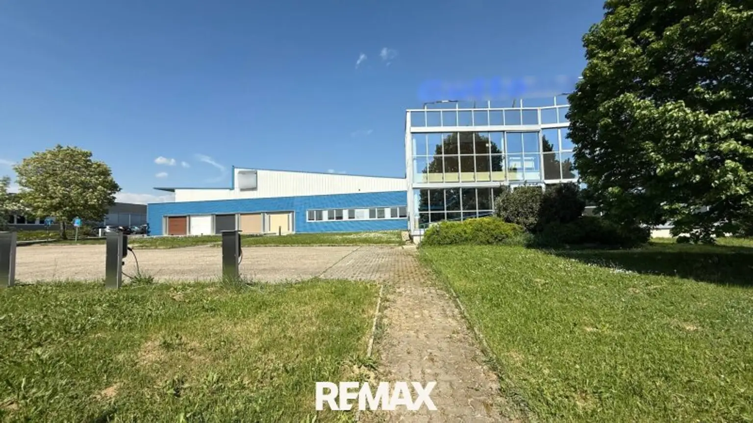 Kundenparkplätze mit E-Stationen