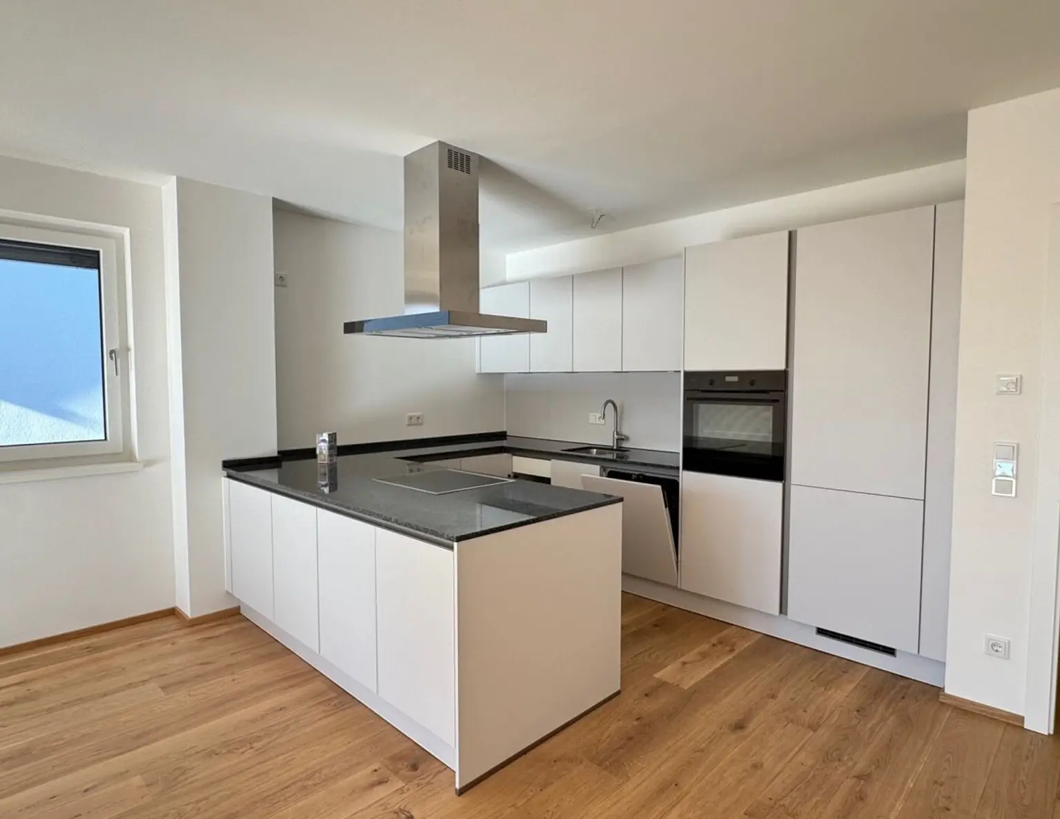 ERSTBEZUG | Sonnige 3 Zimmer Wohnung mit 101 m2 Wohnfläche u. 2 TG Plätzen | Hallwang