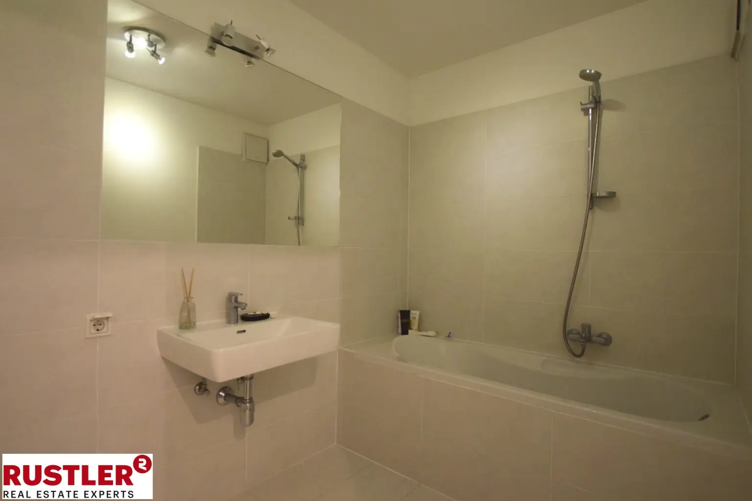 U4 Pilgramgasse: Eleganz mit großer Terrasse