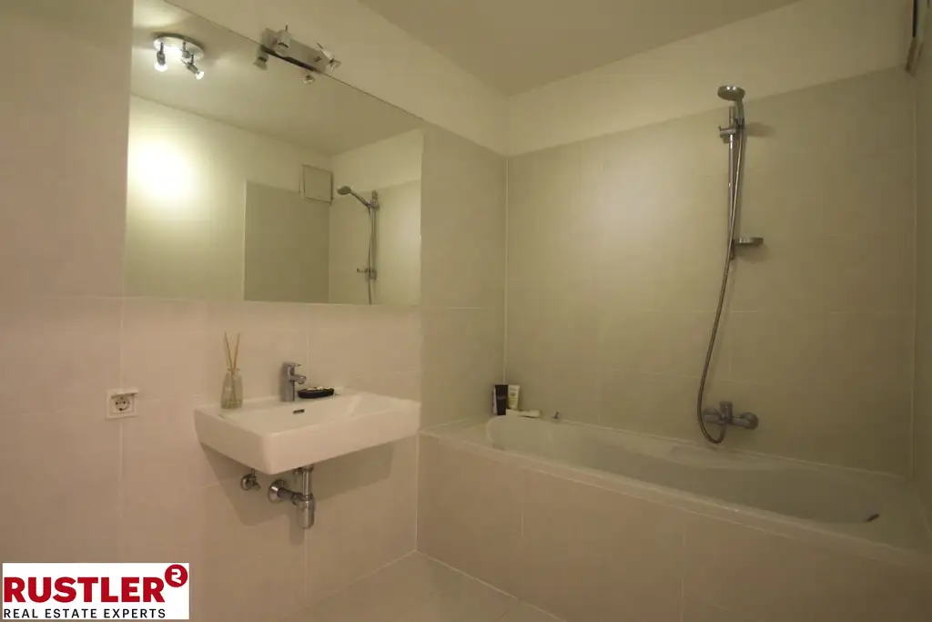 U4 Pilgramgasse: Eleganz mit großer Terrasse