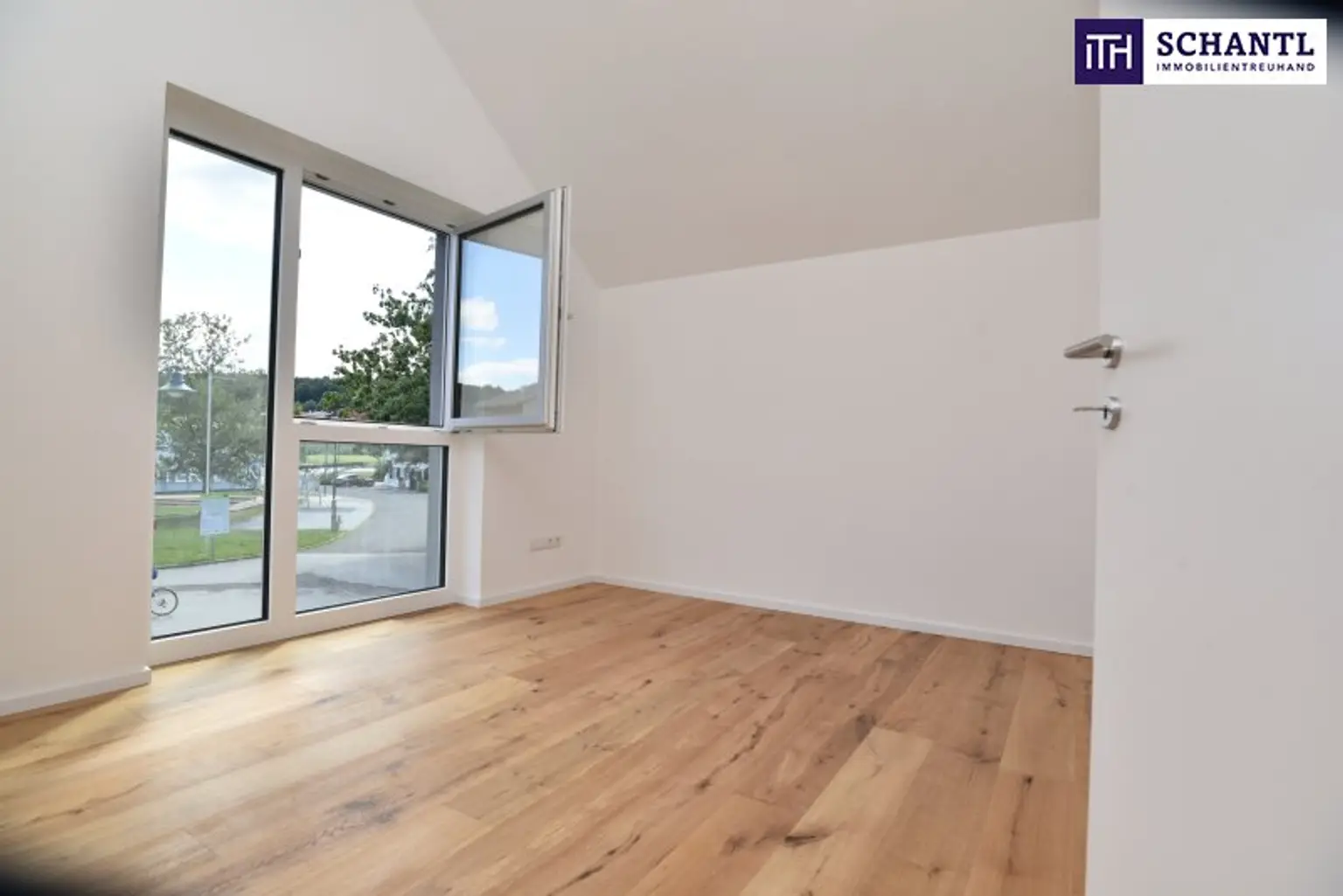 Elternschlafzimmer mit begehbarem Schrank