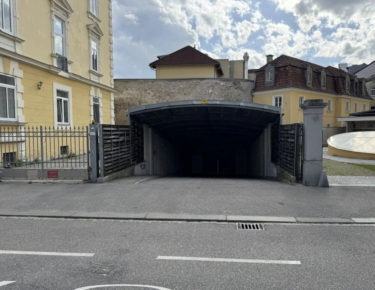 Sichern Sie sich Ihren Tiefgaragenstellplatz in Wels - nur 120 € Miete!