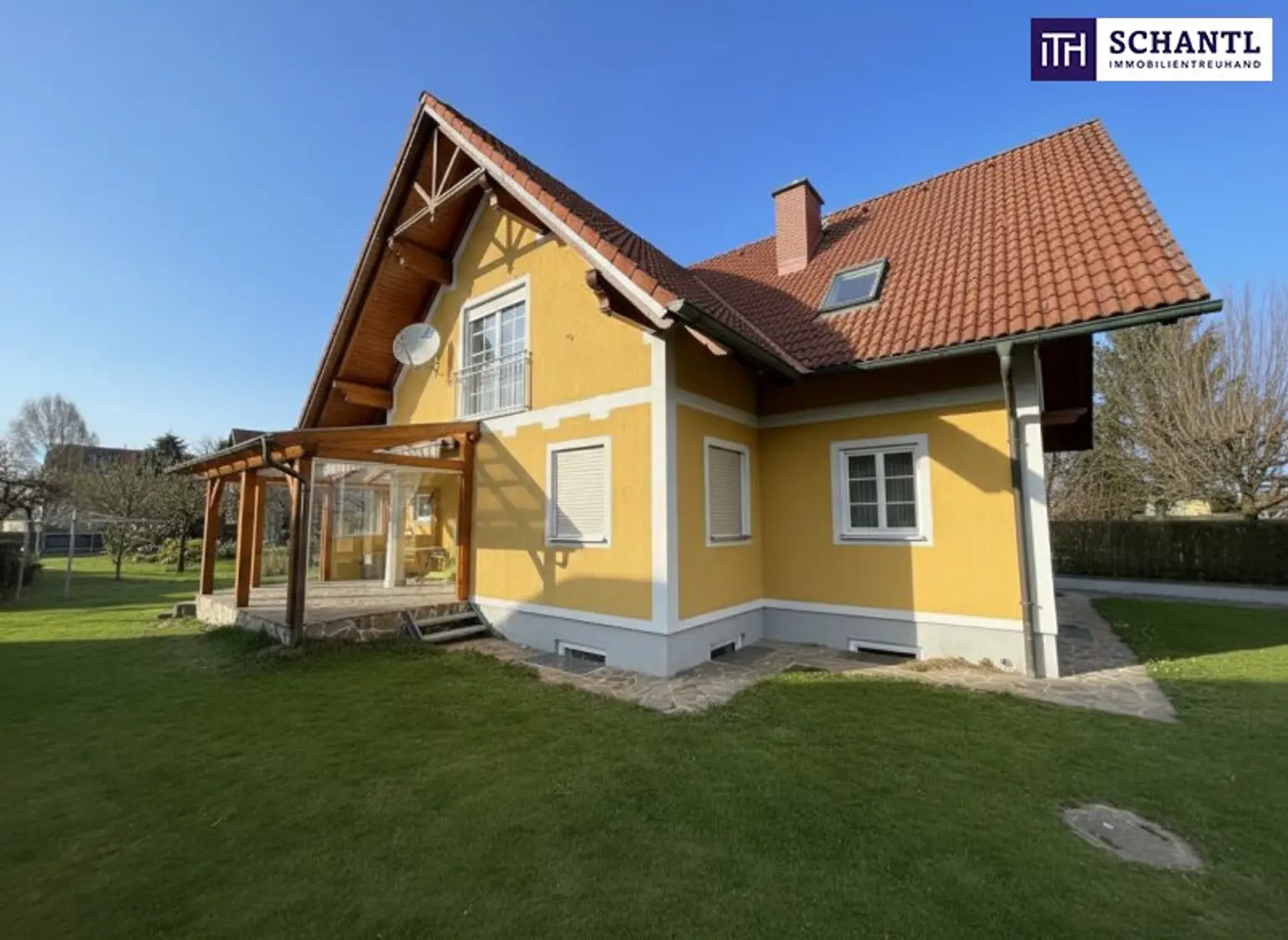 SONNENLAGE - Neuwertiges ca. 160m2 großes Traumhaus mit idyllischem Garten + Terrasse, 2 Garagen & Top-Ausstattung in Ruhelage