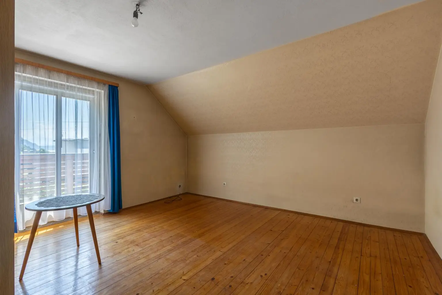 Zimmer 2 OG