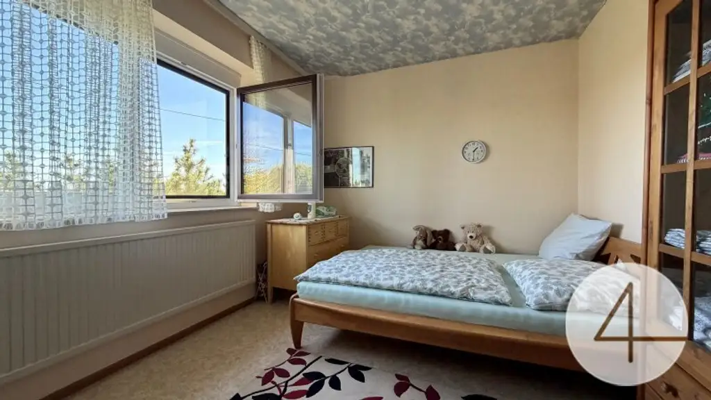 „Traumhaus mit Wintergarten Teich und Pool – Wohnen auf 727 m² in idyllischer Lage“