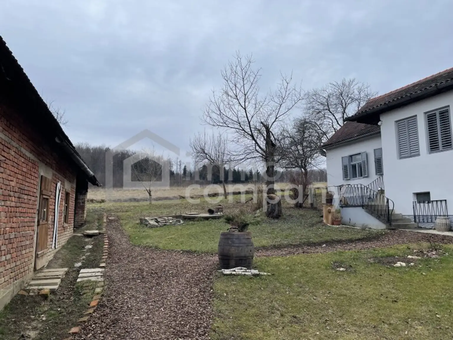 Schönes Bauernhaus mit Nebengebäuden für Selbstversorger