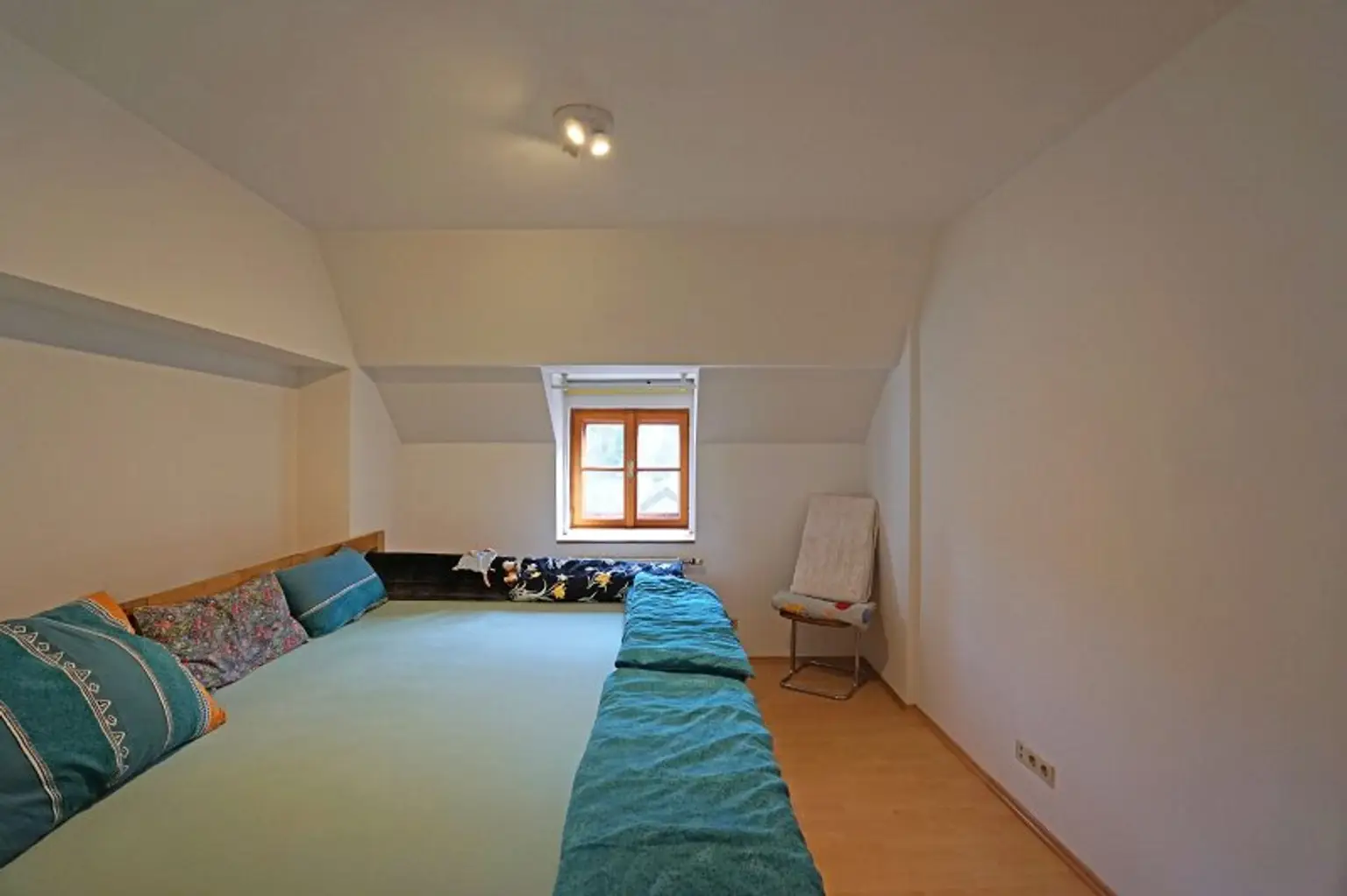 Großzügige 6-Zimmer-Wohnung im charmanten „Adlerhof“ - inkl. Eigengarten und Stellplatz