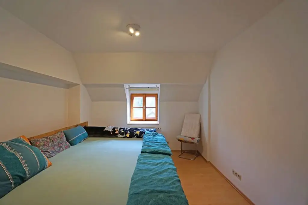 Großzügige 6-Zimmer-Wohnung im charmanten „Adlerhof“ - inkl. Eigengarten und Stellplatz