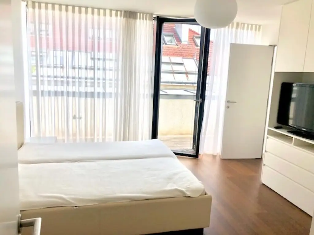 MIETWOHNUNG-INNENSTÄDTISCHE & EXQUISITE - PENTHOUSE- WOHNUNG-OHNE DACHSCHRÄGEN! mit 2,5-Zimmern in Top Lage - NASCHMARKT - 1060 WIEN!