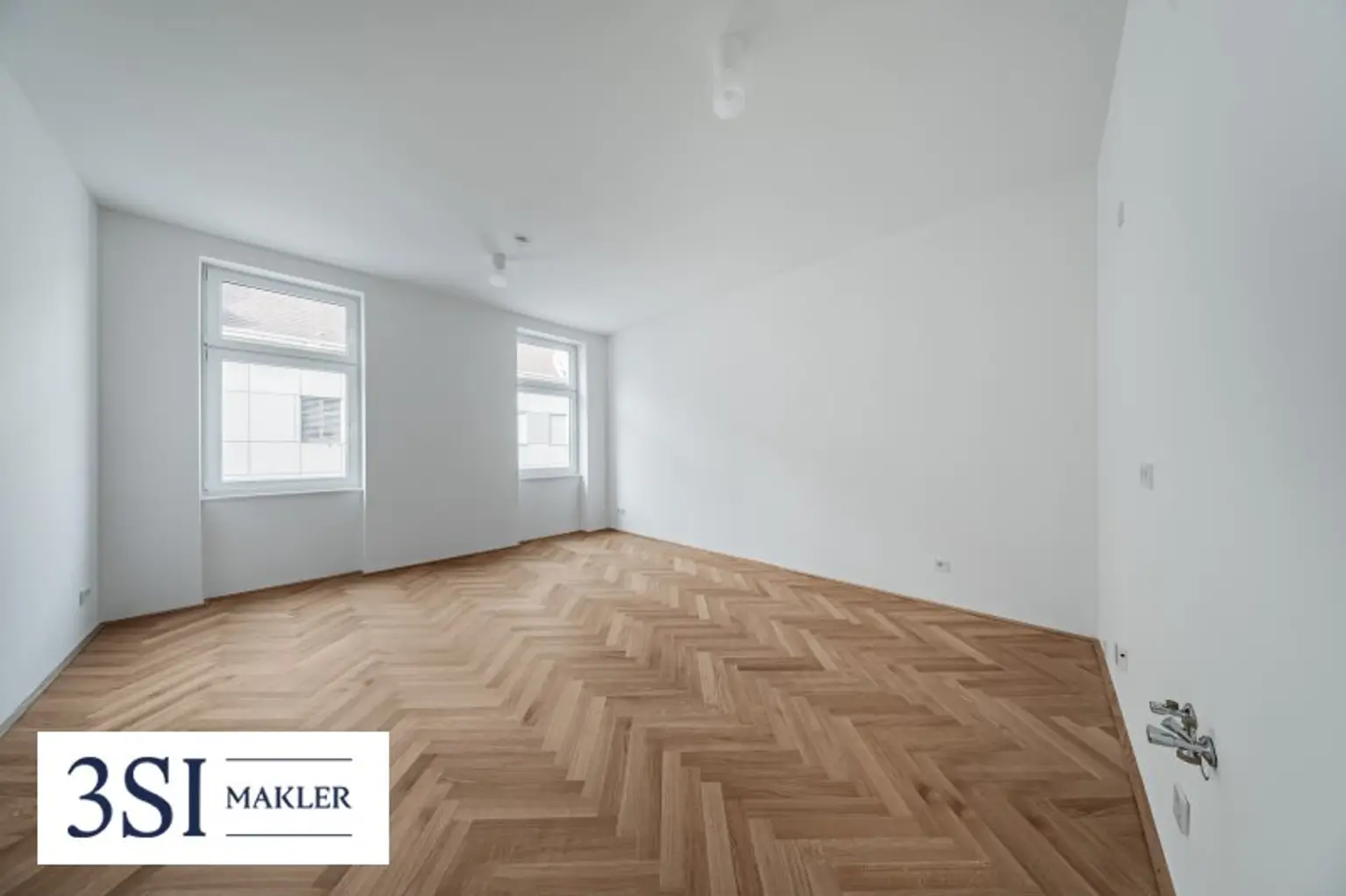 Erstbezug nach Sanierung in der Klausgasse - 1-Zimmer-Altbauwohnung mit elegantem Fischgrätparkett