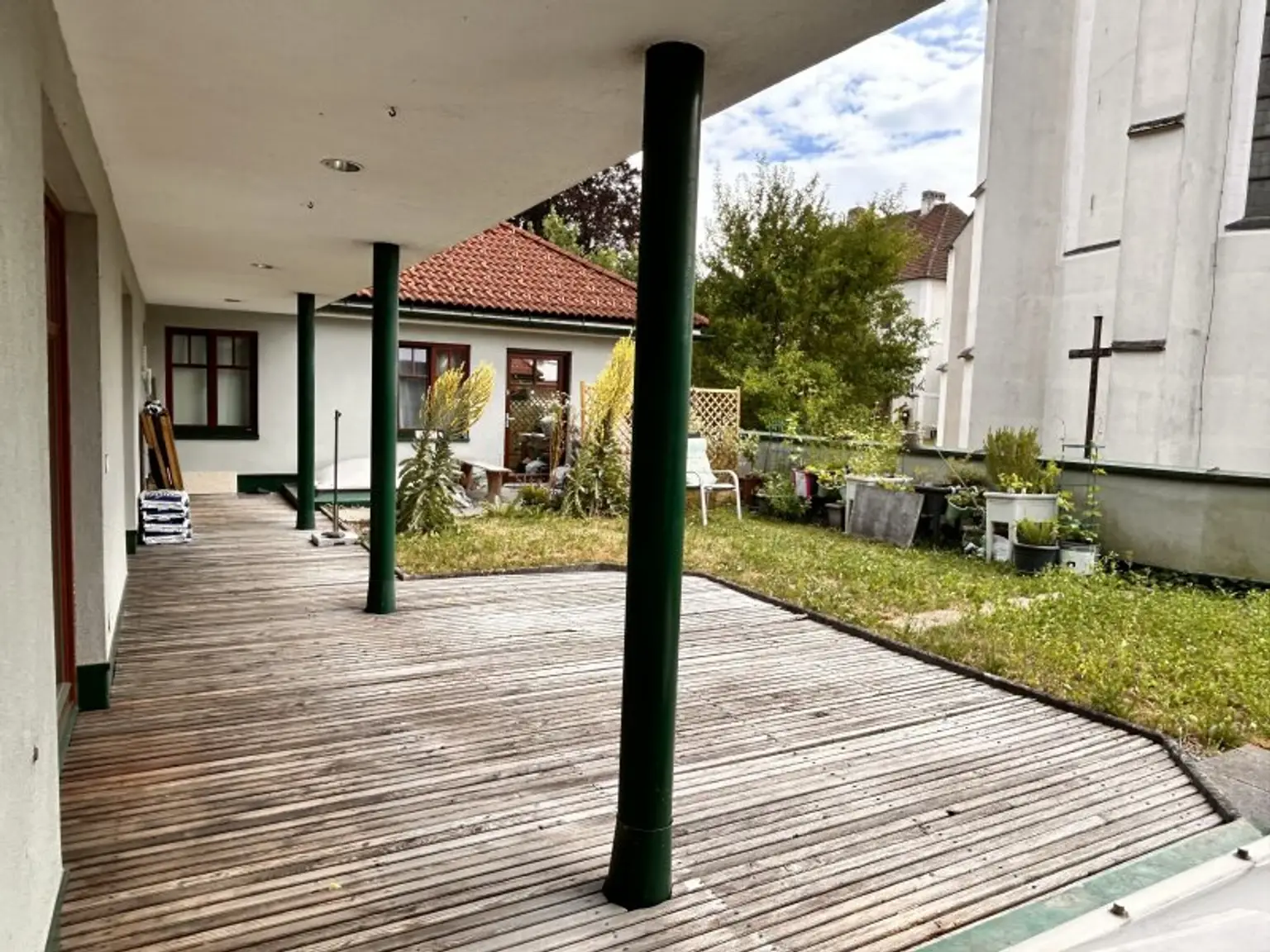 Geräumige Wohnung mit 7 Zimmern, Garten und 2 Stellplätzen bietet Platz zur Entfaltung