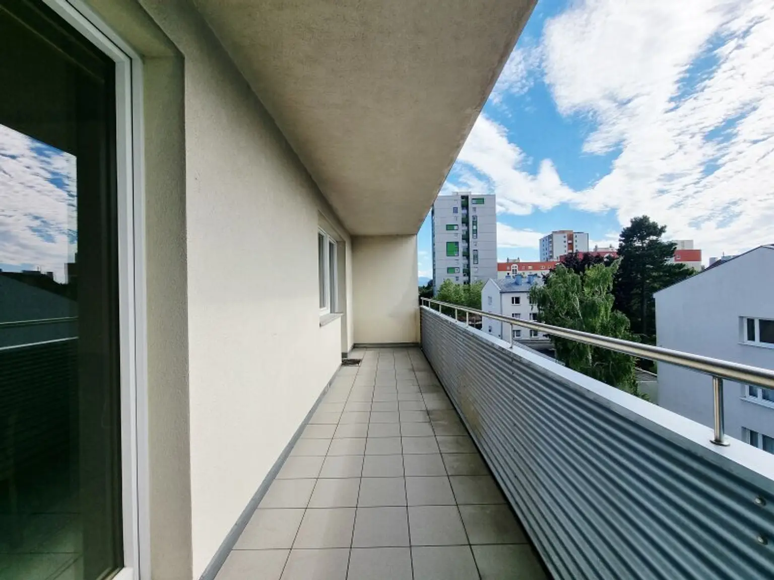 116 m², 4-Zimmerwohnung mit Loggia in Bestlage