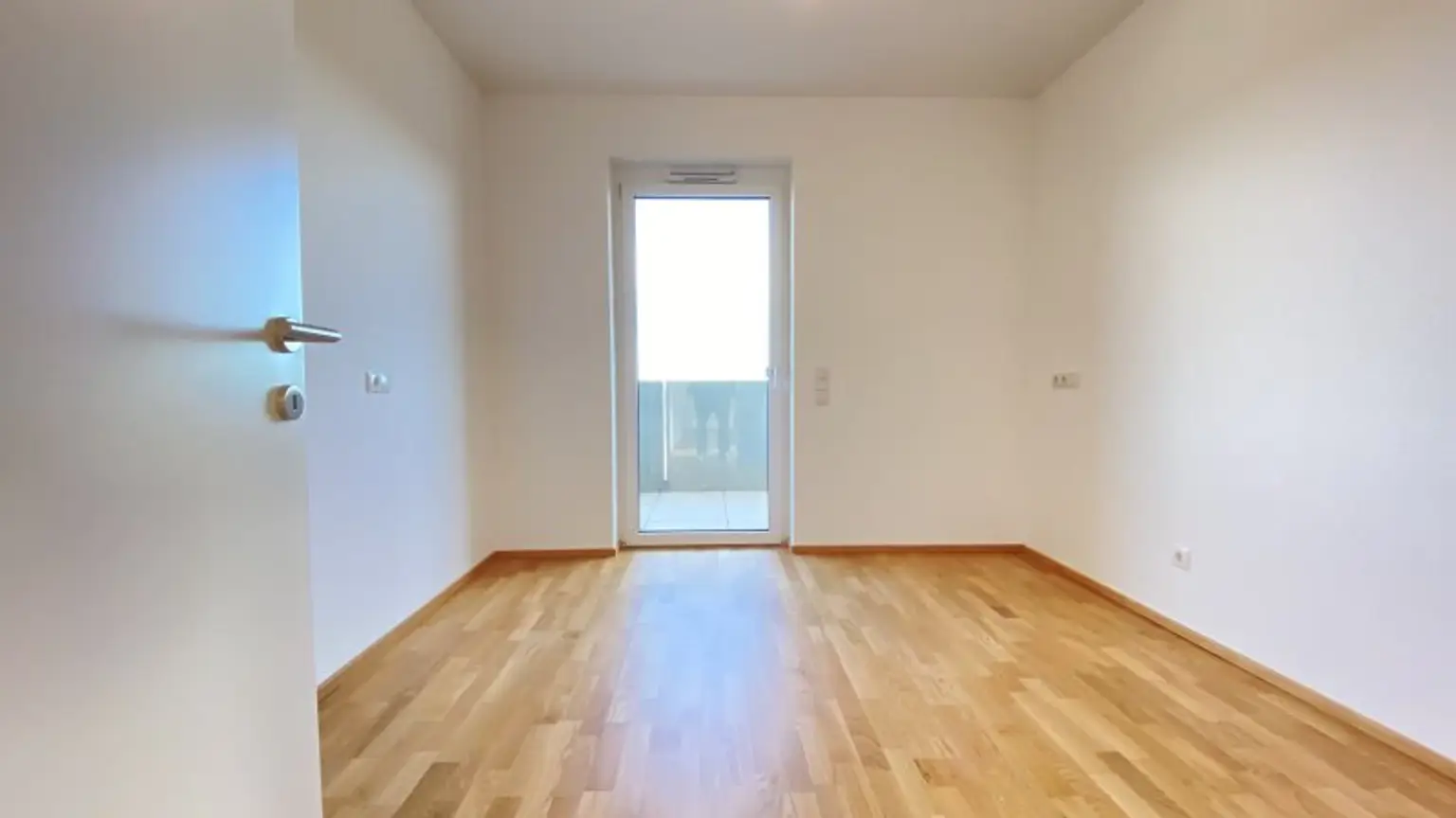Neubau Erstbezug Schöne Drei Zimmer Wohnung mit Balkon und Süd-Ost Fernblick