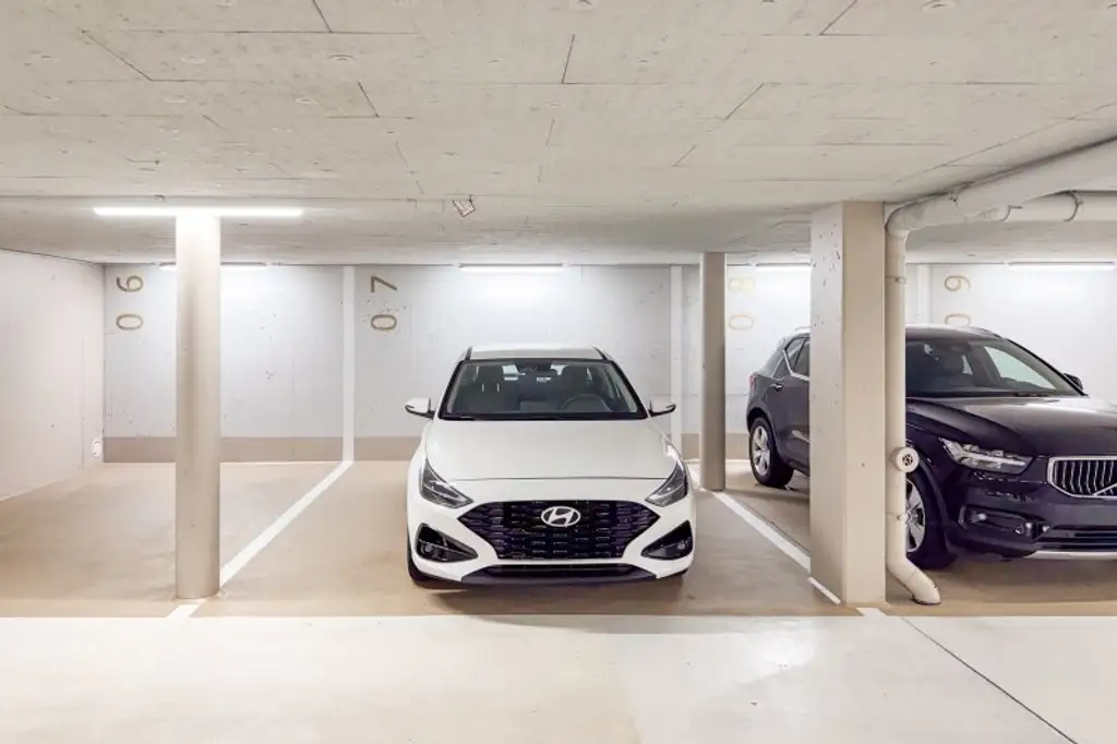 ZENTRUM FUSSLÄUFIG | Neuwertige Wohnung mit Garten und Tiefgarage, fußläufig zum Markt und zur Innenstadt