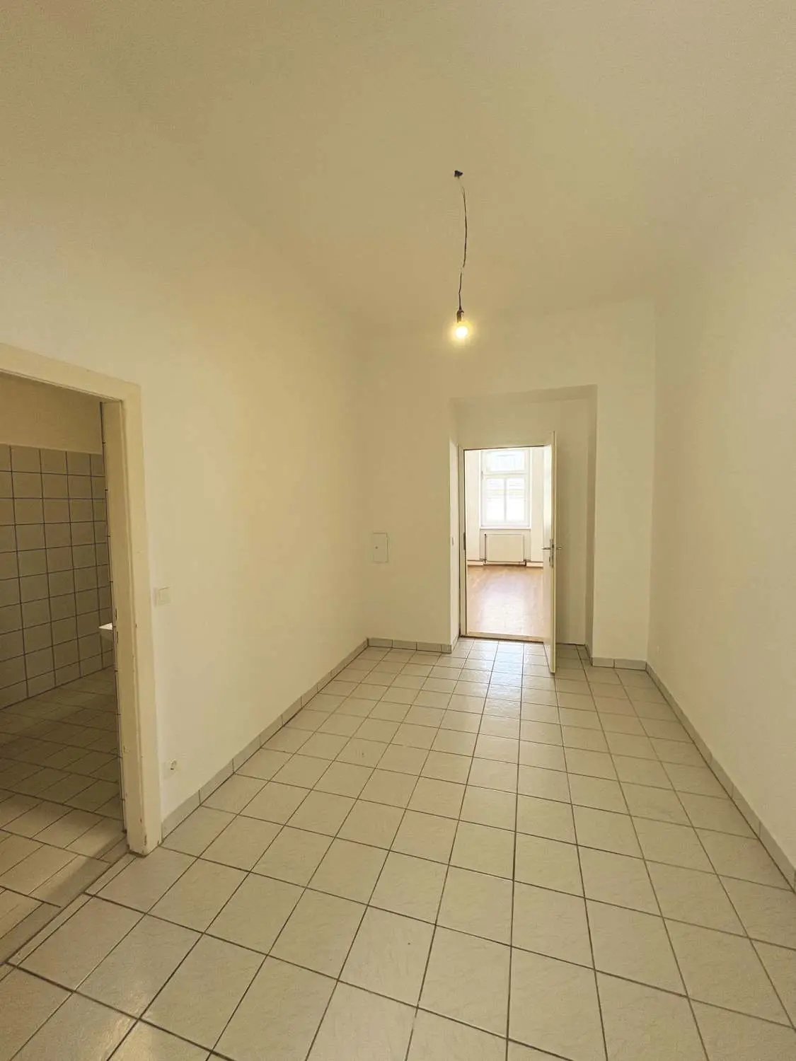 Gut aufgeteilte 3 Zimmer Wohnung mit neuer Küche -
Nähe Klinik Landstraße