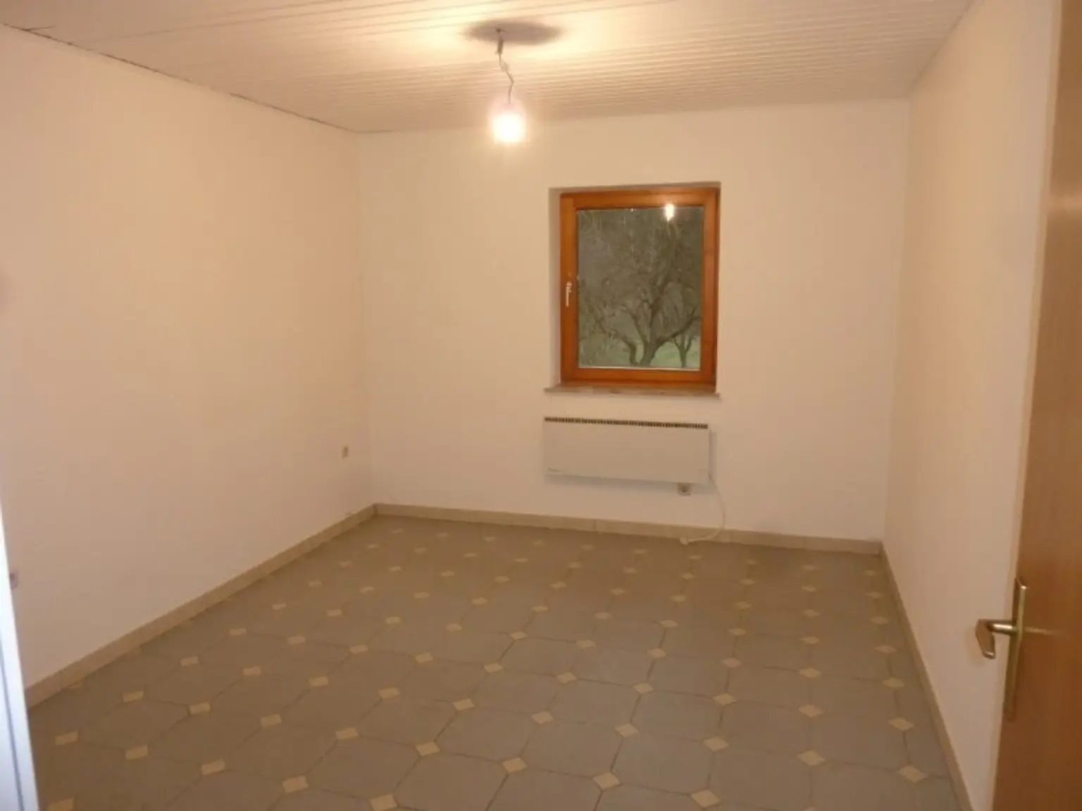 "GRÖDIG - 2 Zimmer Wohnung mit Balkon und PKW-Stellplatz"