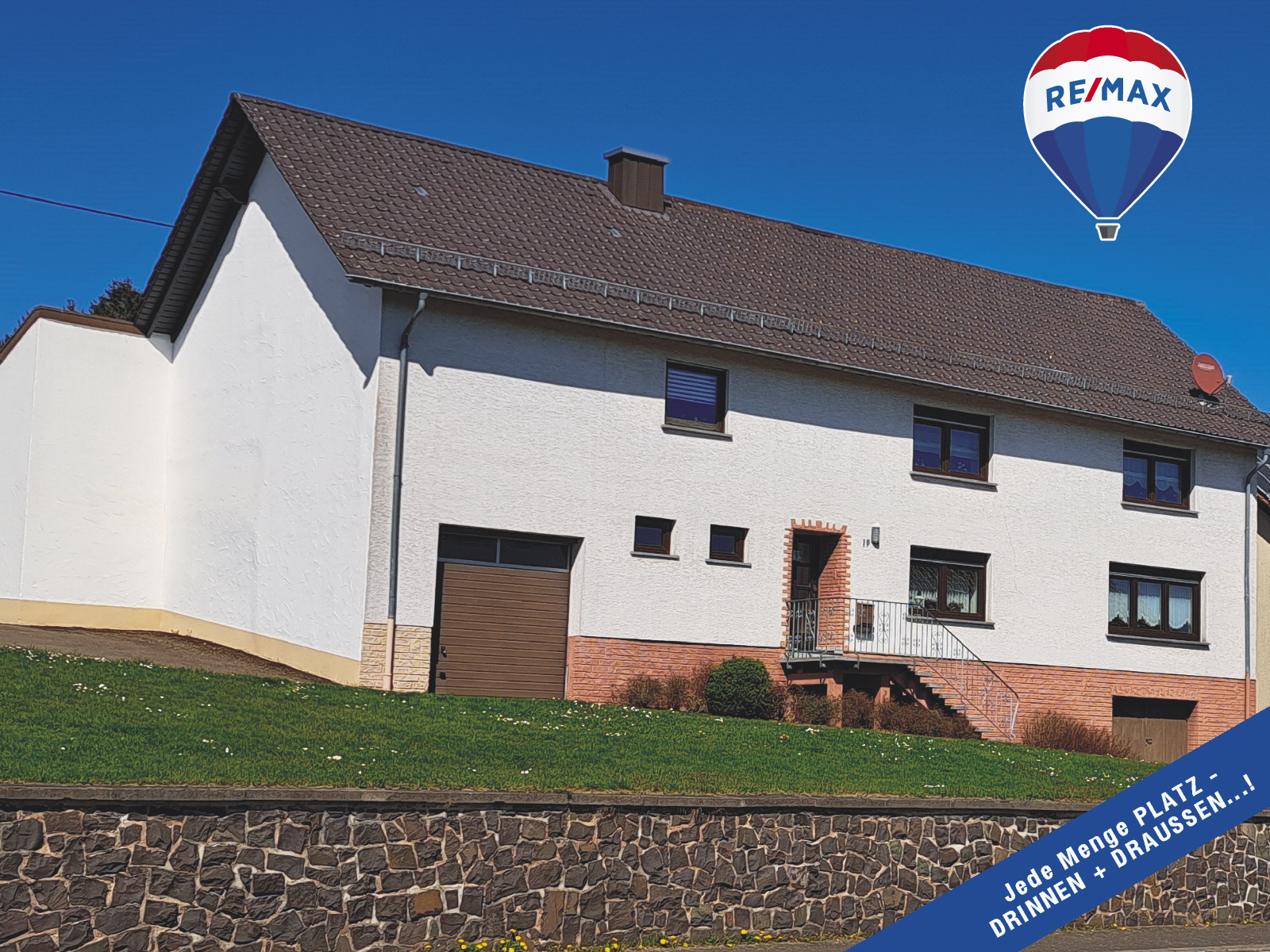 GERÄUMIGES Wohnhaus für die GROSSE Familie od. für 2 GENERATIONEN mit schönem Garten + 3 Garagen..!