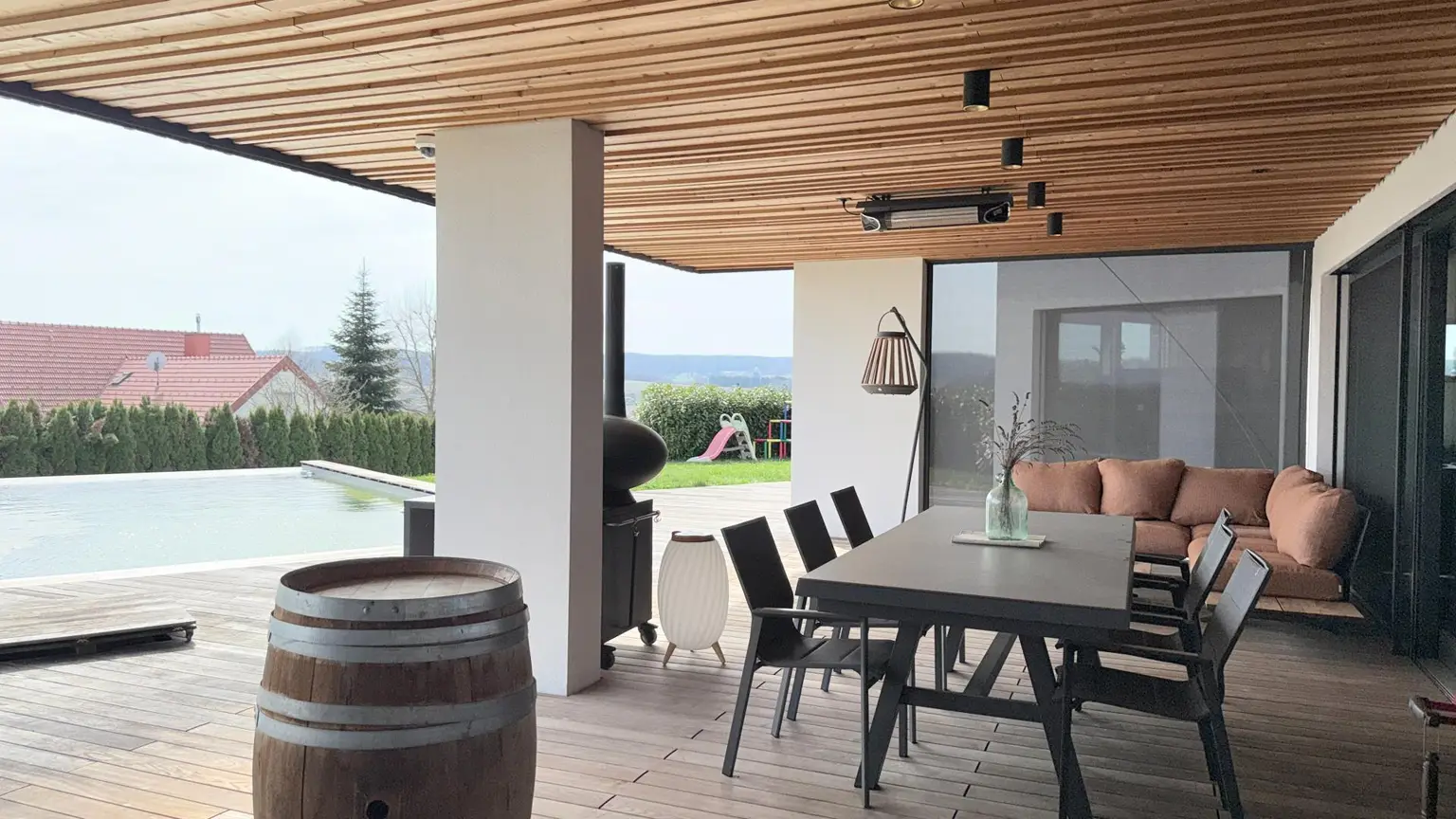 Terrasse Blick zum Pool