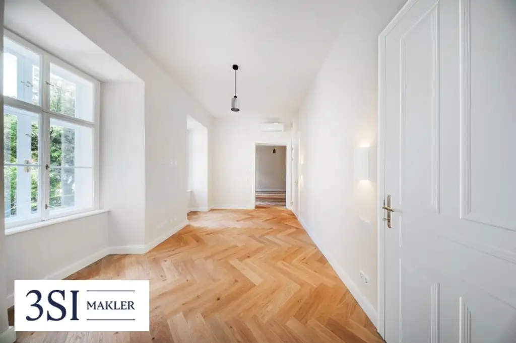 Wohnen beim Schloss Belvedere: Erstbezug im Stilaltbau mit 2 Balkonen und Klimaanlage!