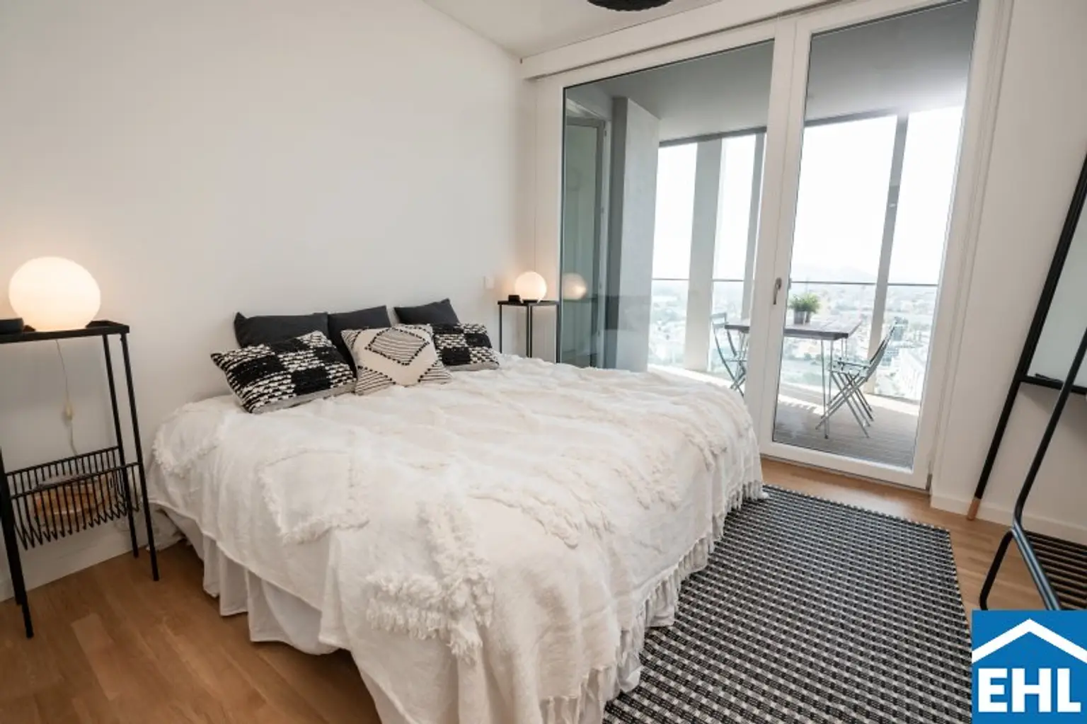 Erstbezug – 3-Zi.-Wohnung mit Rooftop Pool & Sauna