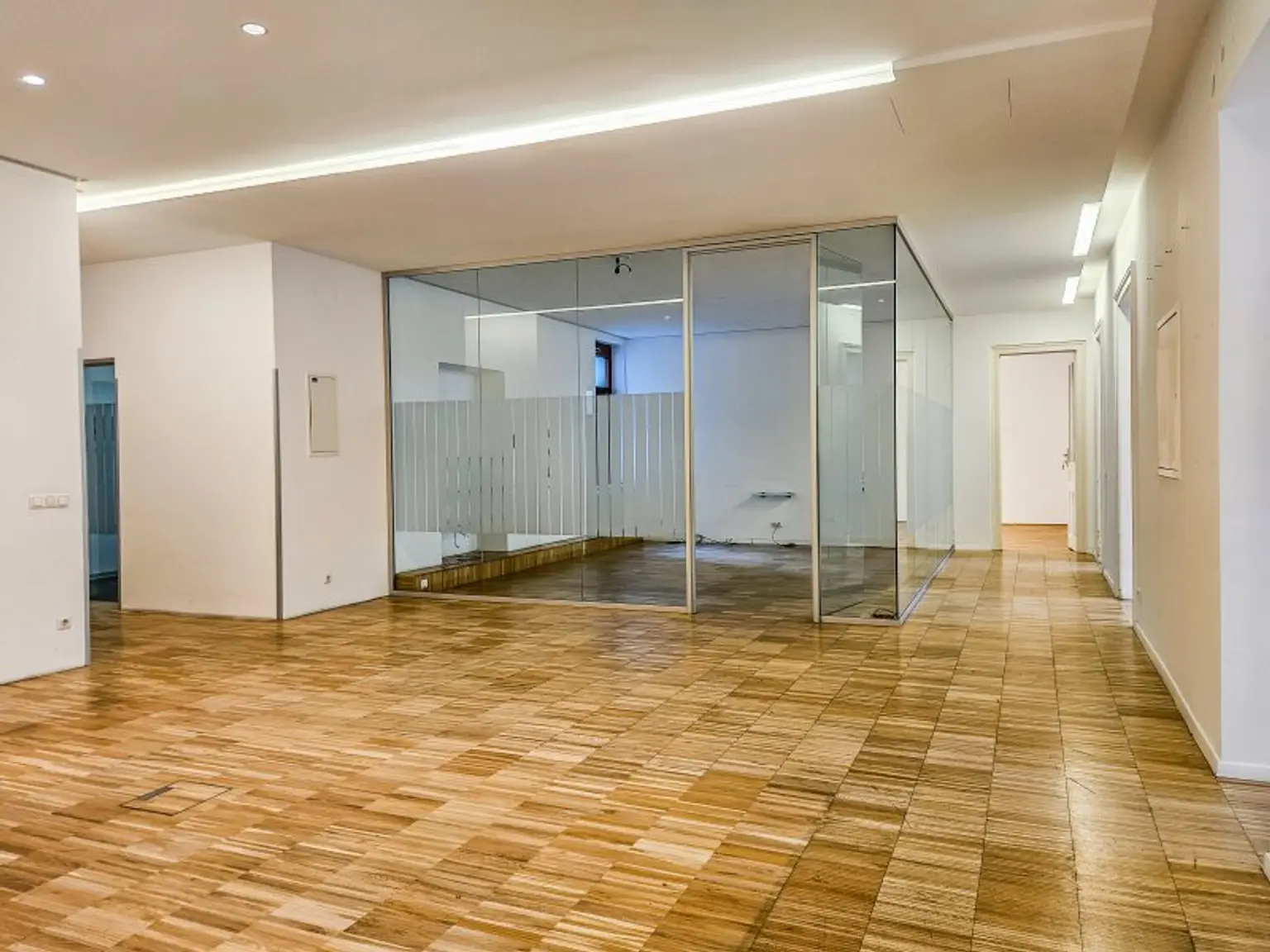 Großzügige Bürofläche in schönem Stilaltbau - Mariahilfer Strasse